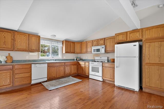 Builiding view ten for 5621 Delmas, Clarkston, MI. 48348