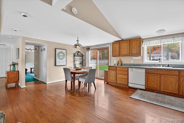 Builiding view thirteen for 5621 Delmas, Clarkston, MI. 48348