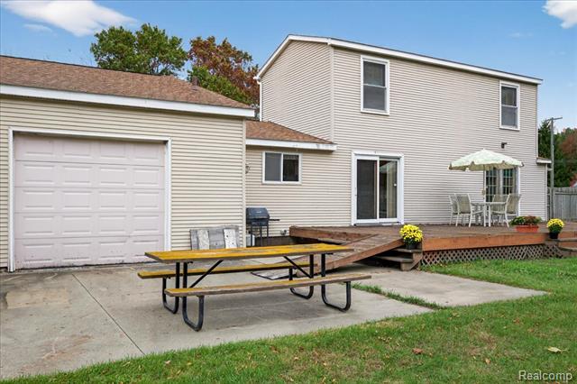 Builiding view thirty five for 5621 Delmas, Clarkston, MI. 48348