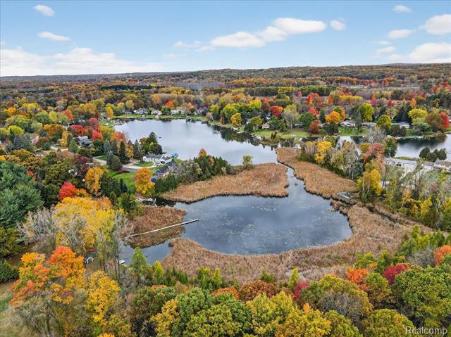 Builiding view thirty nine for 5621 Delmas, Clarkston, MI. 48348