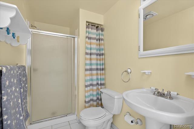 Builiding view thirty one for 5621 Delmas, Clarkston, MI. 48348