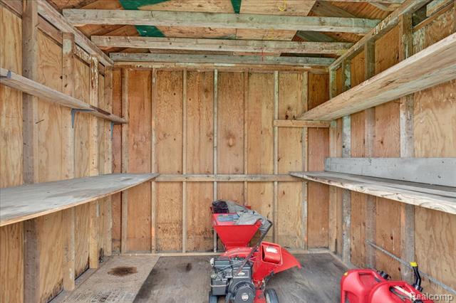 Builiding view thirty seven for 5621 Delmas, Clarkston, MI. 48348