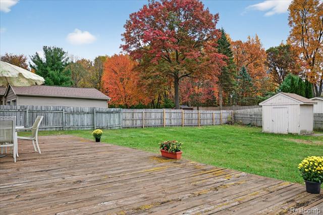 Builiding view thirty six for 5621 Delmas, Clarkston, MI. 48348