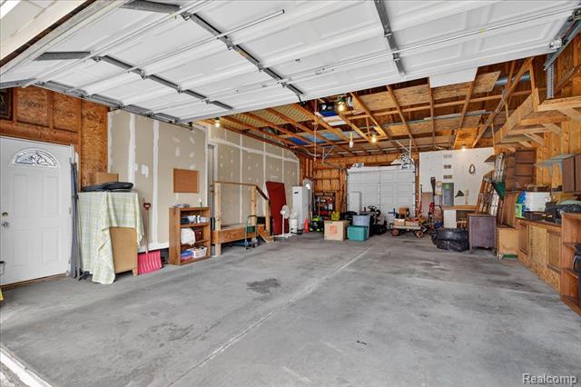 Builiding view thirty two for 5621 Delmas, Clarkston, MI. 48348