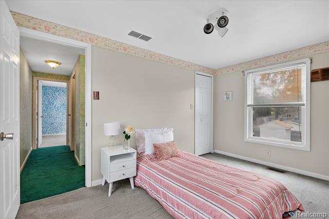 Builiding view twenty eight for 5621 Delmas, Clarkston, MI. 48348