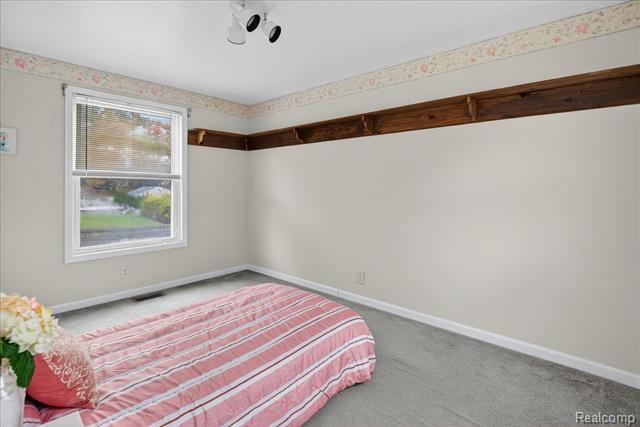 Builiding view twenty seven for 5621 Delmas, Clarkston, MI. 48348