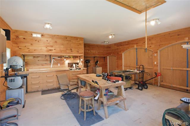 Builiding view forty five for 830 Hemingway, Lake Orion, MI. 48362