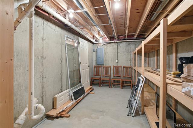 Builiding view forty one for 830 Hemingway, Lake Orion, MI. 48362