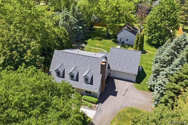 Builiding view one for 830 Hemingway, Lake Orion, MI. 48362