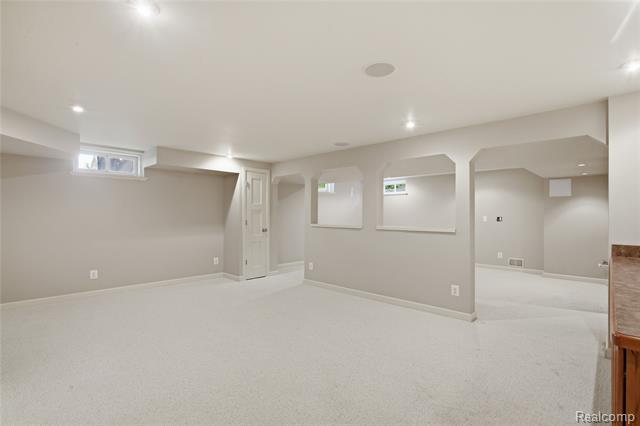 Builiding view thirty five for 830 Hemingway, Lake Orion, MI. 48362
