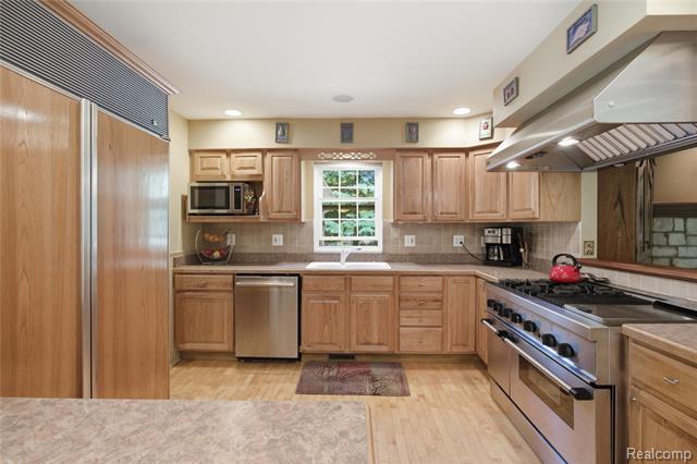 Builiding view twelve for 830 Hemingway, Lake Orion, MI. 48362
