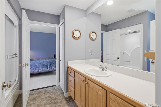 Builiding view twenty nine for 830 Hemingway, Lake Orion, MI. 48362