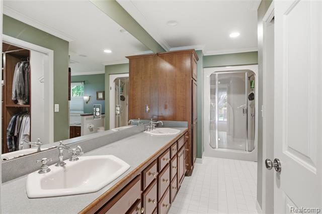 Builiding view twenty two for 830 Hemingway, Lake Orion, MI. 48362