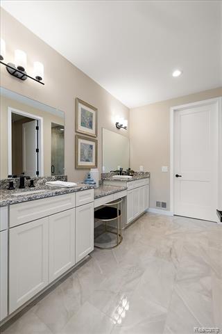 Builiding view thirty two for 2020 Breckenridge, Rochester, MI. 48307