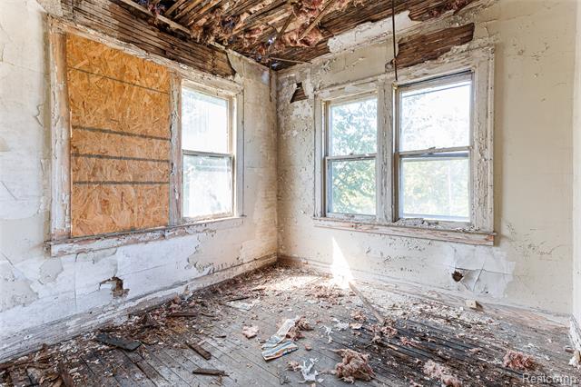 Builiding view eight for 2223 Gray, Detroit, MI. 48215