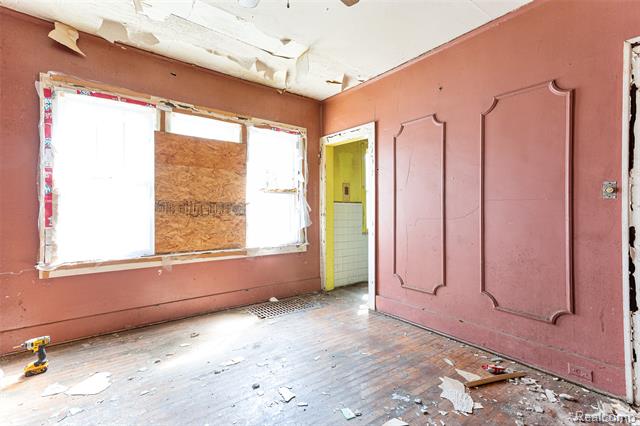 Builiding view fourteen for 2223 Gray, Detroit, MI. 48215