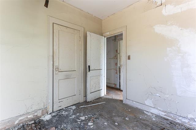 Builiding view nine for 2223 Gray, Detroit, MI. 48215