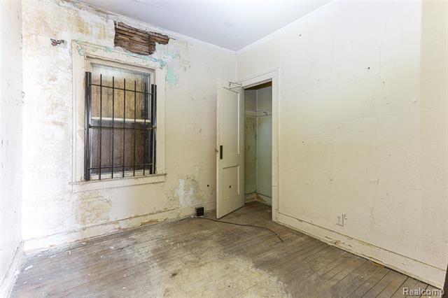 Builiding view sixteen for 2223 Gray, Detroit, MI. 48215