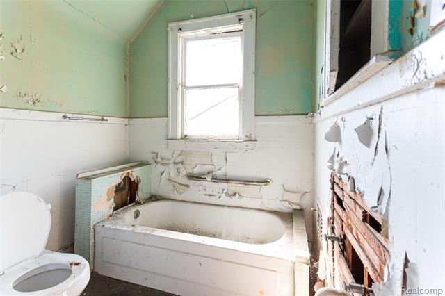 Builiding view ten for 2223 Gray, Detroit, MI. 48215