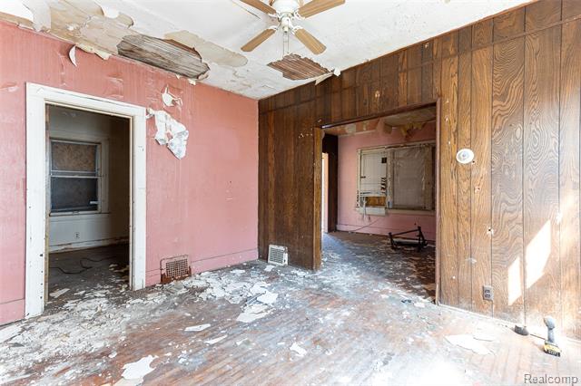 Builiding view thirteen for 2223 Gray, Detroit, MI. 48215