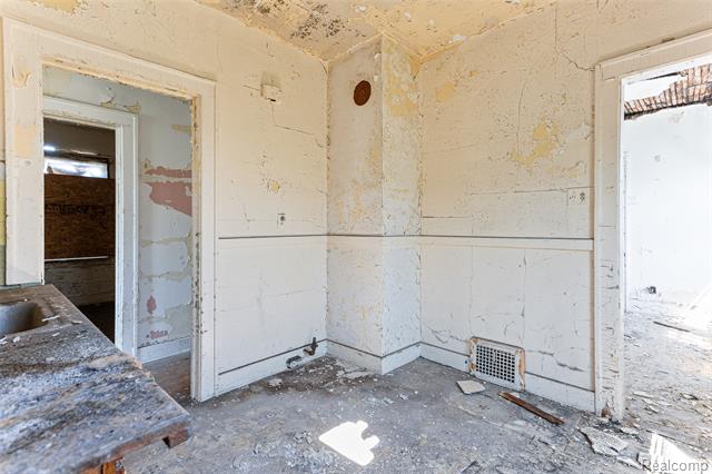 Builiding view two for 2223 Gray, Detroit, MI. 48215