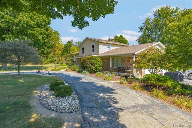 Builiding view fifty four for 2762 Harris, Ypsilanti, MI. 48198