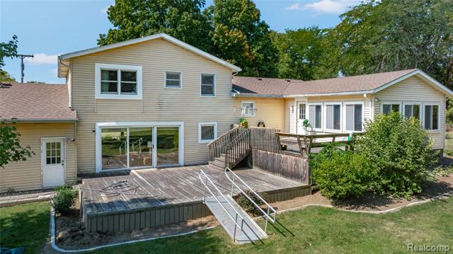 Builiding view five for 2762 Harris, Ypsilanti, MI. 48198