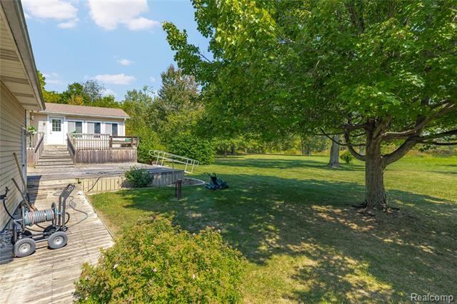 Builiding view forty eight for 2762 Harris, Ypsilanti, MI. 48198