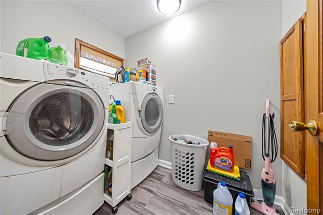 Builiding view forty five for 2762 Harris, Ypsilanti, MI. 48198