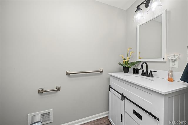 Builiding view forty four for 2762 Harris, Ypsilanti, MI. 48198