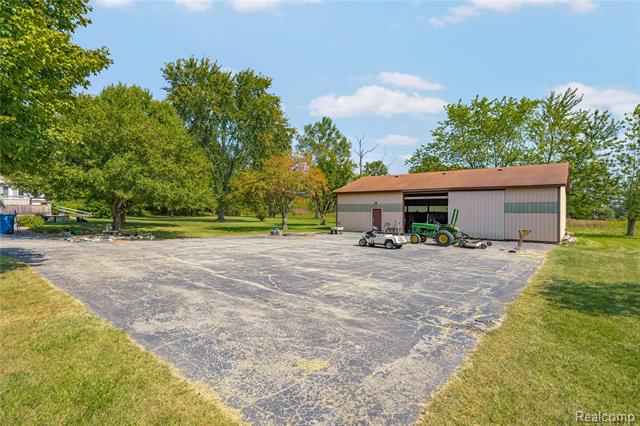 Builiding view forty seven for 2762 Harris, Ypsilanti, MI. 48198