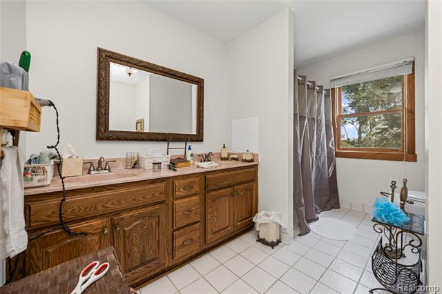 Builiding view seventeen for 2762 Harris, Ypsilanti, MI. 48198