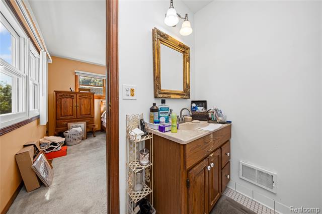 Builiding view sixteen for 2762 Harris, Ypsilanti, MI. 48198