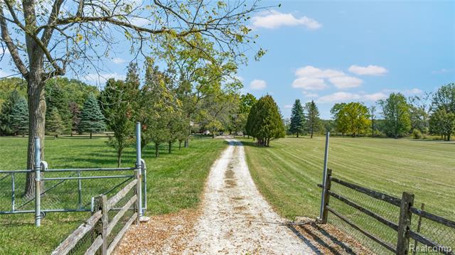 Builiding view sixty five for 2762 Harris, Ypsilanti, MI. 48198