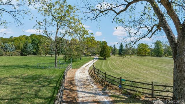 Builiding view sixty four for 2762 Harris, Ypsilanti, MI. 48198