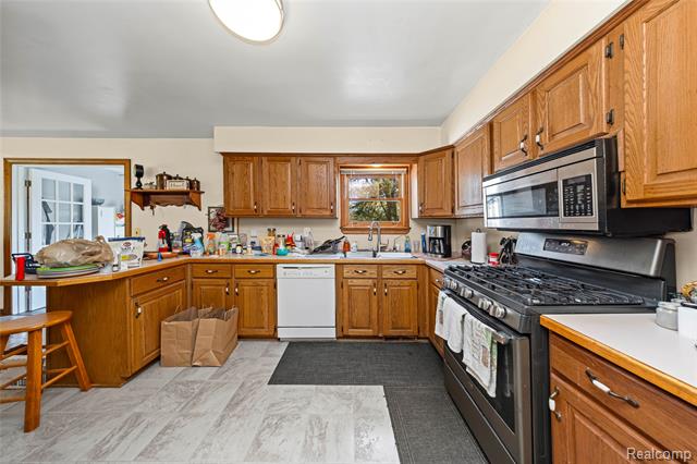 Builiding view thirty eight for 2762 Harris, Ypsilanti, MI. 48198