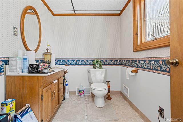 Builiding view twenty five for 2762 Harris, Ypsilanti, MI. 48198