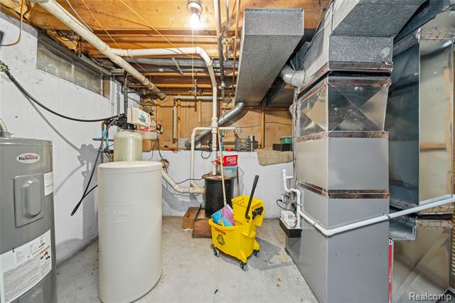 Builiding view twenty seven for 2762 Harris, Ypsilanti, MI. 48198