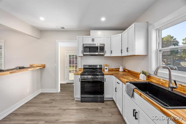 Builiding view nine for 372 60Th, Grand Rapids, MI. 49548