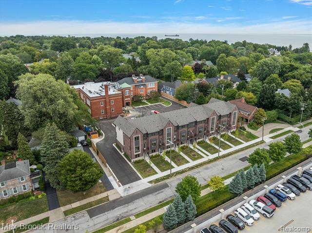 Builiding view forty one for 382 Notre Dame, Grosse Pointe, MI. 48230