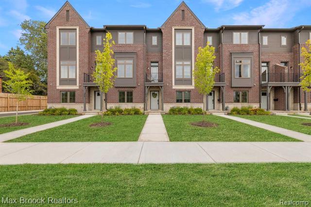 Builiding view forty three for 382 Notre Dame, Grosse Pointe, MI. 48230