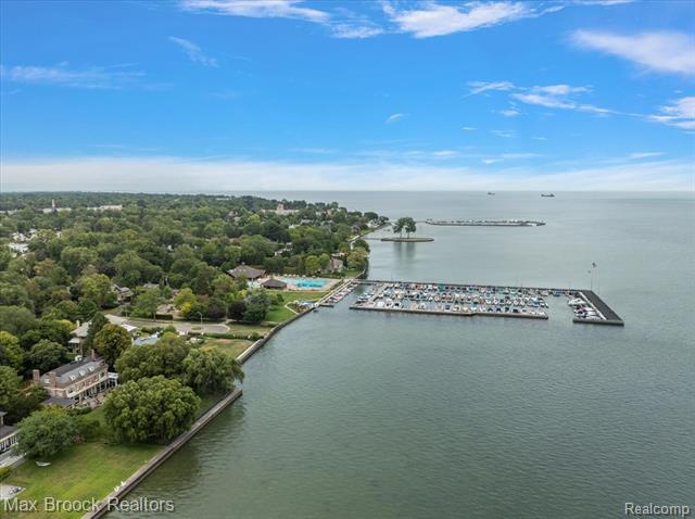 Builiding view forty two for 382 Notre Dame, Grosse Pointe, MI. 48230