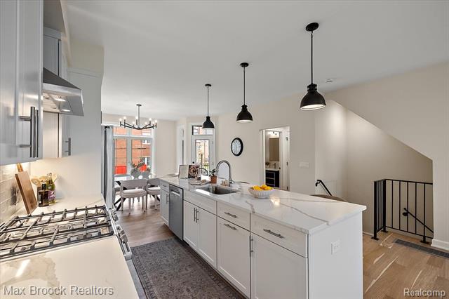 Builiding view nine for 382 Notre Dame, Grosse Pointe, MI. 48230