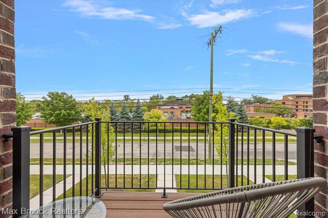 Builiding view twenty three for 382 Notre Dame, Grosse Pointe, MI. 48230