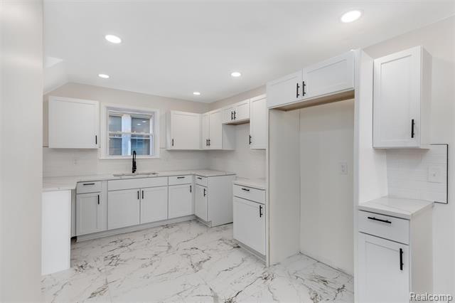 Builiding view ten for 13361 Maiden, Detroit, MI. 48213