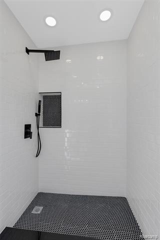 Builiding view twenty for 13361 Maiden, Detroit, MI. 48213