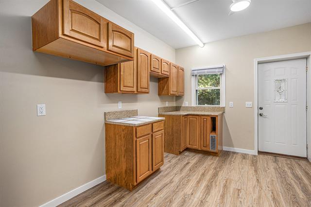 Builiding view six for 3192 Michigan, Battle Creek, MI. 49037