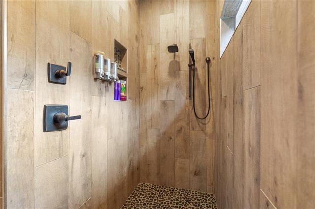 Builiding view sixteen for 5327 128Th Ave, Fennville, MI. 49408