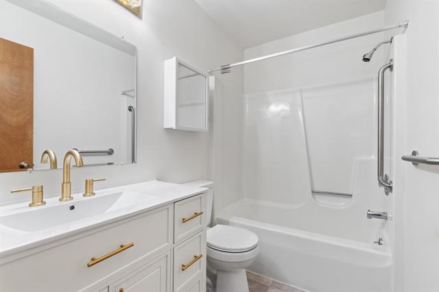 Builiding view eighteen for 4683 Rockvalley, Grand Rapids, MI. 49525