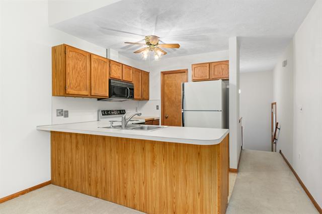 Builiding view twelve for 4683 Rockvalley, Grand Rapids, MI. 49525